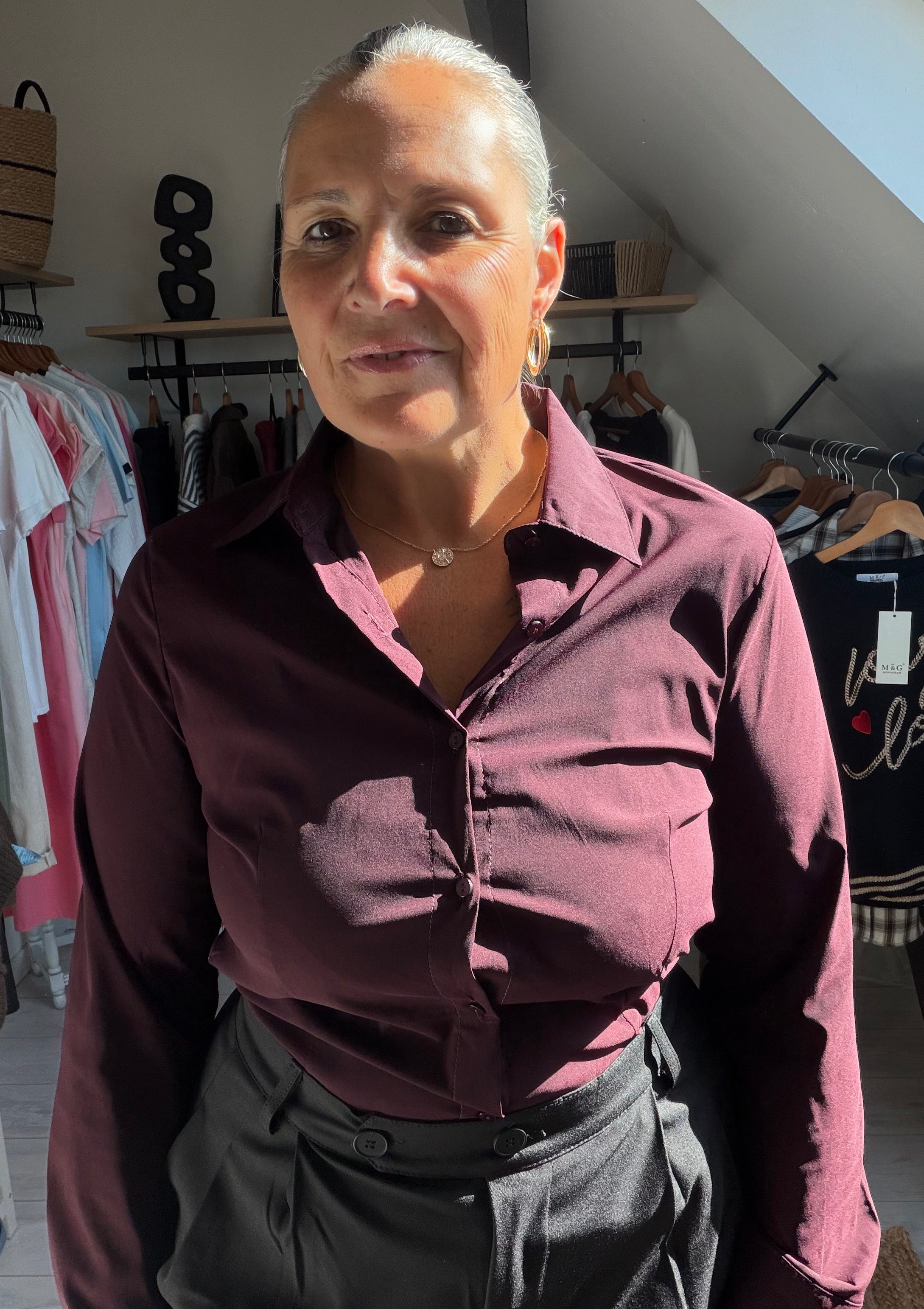 Chemise Élise – Beige, Bordeaux & Noir
